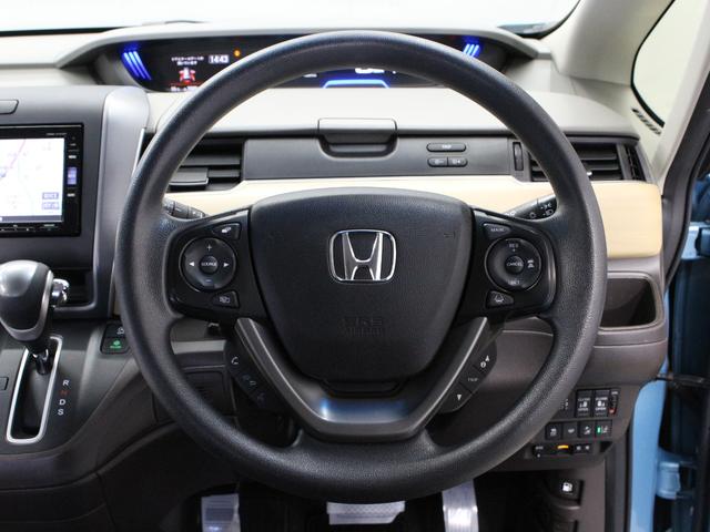 フリード Ｇ・ホンダセンシング　純正ナビ　１１インチ後席モニター　両側パワスラ　フルセグＴＶ　ドラレコ　バックカメラ　衝突軽減　路外逸脱抑制　誤発進抑制　レーダークルーズ　スマートキー　ロールサンシェード　ワンオーナー　禁煙車（13枚目）