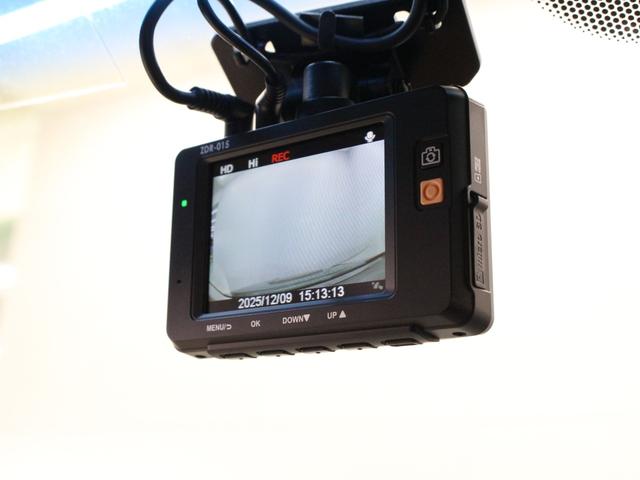 ヴェゼル ハイブリッドZ メモリーナビ バックカメラ 前後ドラレコ ワンオーナー 禁煙 電子パーキング ブレーキホールド クルーズコントロール シートヒーター 衝突軽減ブレーキ 誤発進抑制 コンビシート 純正17インチAW(8枚目)