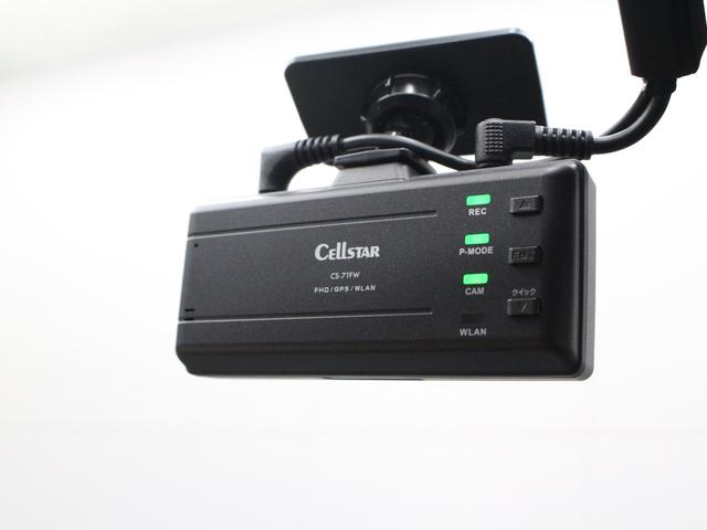 フィット ｅ：ＨＥＶホーム　８型ディスプレイオーディオ　ドラレコ前後　ＬＥＤヘッド　ハーフレザーシート　電子パーキング　衝突軽減　誤発進抑制　レーダークルーズ　本革ステアリング　サイドカーテンエアバック　禁煙車　ワンオーナー（9枚目）