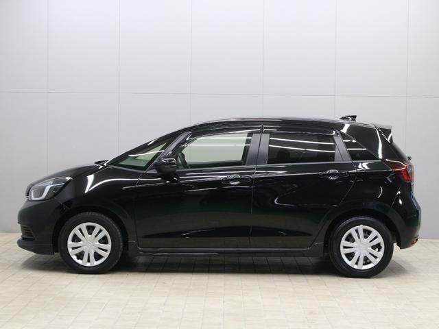 フィット ｅ：ＨＥＶホーム　８型ディスプレイオーディオ　ドラレコ前後　ＬＥＤヘッド　ハーフレザーシート　電子パーキング　衝突軽減　誤発進抑制　レーダークルーズ　本革ステアリング　サイドカーテンエアバック　禁煙車　ワンオーナー（42枚目）