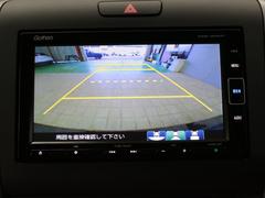 【バックカメラ】駐車時に後方がリアルタイム映像で確認できます。大型商業施設や立体駐車場での駐車時や、夜間のバック時に大活躍！運転スキルに関わらず、今や必須となった装備のひとつです！ 7