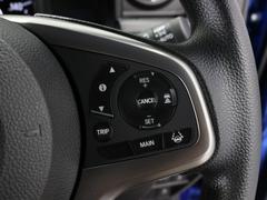 【レーダークルーズコントロール】高速道路での長距離走行が楽に！！自動で速度を保つクルーズコントロールが、衝突軽減システムと連携し、前方の車両を感知して車間を保つように速度調節してくれます！！ 6