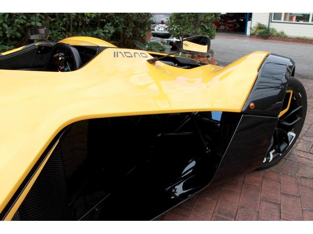 イギリスその他 ＢＡＣ　ＭＯＮＯ　ＦＯＲＤ　２４８８ｃｃ　ＮＡ　３０５ｂｈｐ　ＨＥＷＬＡＮＤ　ＦＴＲ　６速セミオートマチックパドルシフター　ＤＹＭＡＧカーボンリムホイール　チタニウムホイールボルト　バリアブルトラクションコントロール（10枚目）