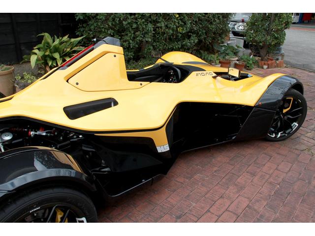 イギリスその他 ＢＡＣ　ＭＯＮＯ　ＦＯＲＤ　２４８８ｃｃ　ＮＡ　３０５ｂｈｐ　ＨＥＷＬＡＮＤ　ＦＴＲ　６速セミオートマチックパドルシフター　ＤＹＭＡＧカーボンリムホイール　チタニウムホイールボルト　バリアブルトラクションコントロール（12枚目）