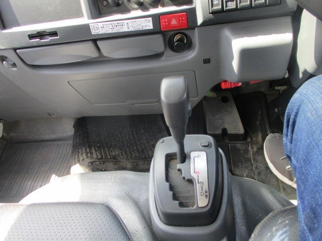 エルフトラック 　ＡＴ　後輪ダブル　バックカメラ　スマートキー　エアコン　パワーステアリング　パワーウィンドウ　運転席エアバッグ（6枚目）
