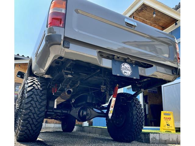 ダブルキャブ　ＳＳＲ－Ｘ　ナロー仕様　リフトアップ　ＪＥＥＰグラディエーター純正色オールペイント　ＵＳＴＯＹＯＴＡ純正ホイール　ＴＯＹＯオープンカントリー　ナビ　Ｂカメラ　クリアヘッド　社外ステアリング　荷台ラプター塗装済　シャシブラ済(25枚目)