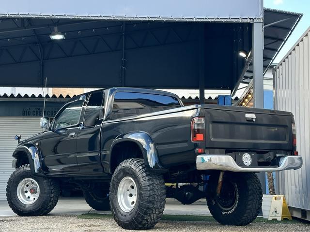 ハイラックススポーツピック エクストラキャブ　ワイド　ディーゼル　５速ＭＴ　サイド出しワンオフマフラー　リフトアップ　トノカバー　社外オーバーフェンダー　革調シートカバー　Ｔベル交換済　ＲＡＹＢＲＩＧ製クリスタルヘッドライト　カロッツェリアオーディオ（42枚目）