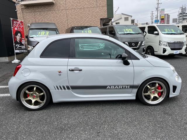 アバルト595 コンペティツィオーネ 社外ナビ フルセグTV バックカメラ ETC サベルトシート Bキャリパー レコモン 社外17AW 専用カーボンステアリング&エクステリア コニ製サス パドルシフト タイベル交換済 6ヶ月保証付き(9枚目)