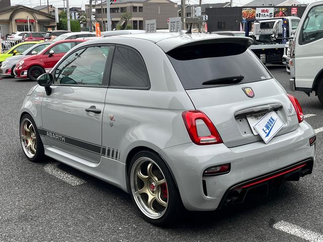 アバルト595 コンペティツィオーネ 社外ナビ フルセグTV バックカメラ ETC サベルトシート Bキャリパー レコモン 社外17AW 専用カーボンステアリング&エクステリア コニ製サス パドルシフト タイベル交換済 6ヶ月保証付き(12枚目)