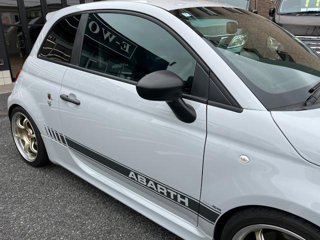 アバルト595 コンペティツィオーネ 社外ナビ フルセグTV バックカメラ ETC サベルトシート Bキャリパー レコモン 社外17AW 専用カーボンステアリング&エクステリア コニ製サス パドルシフト タイベル交換済 6ヶ月保証付き(26枚目)