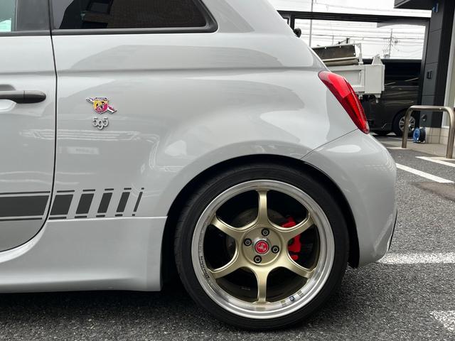 アバルト595 コンペティツィオーネ 社外ナビ フルセグTV バックカメラ ETC サベルトシート Bキャリパー レコモン 社外17AW 専用カーボンステアリング&エクステリア コニ製サス パドルシフト タイベル交換済 6ヶ月保証付き(39枚目)