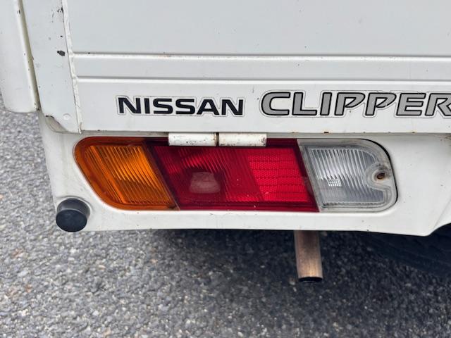 クリッパートラック DX 5速マニュアル パワステ 三方開 エアコン ETC AM/FMラジオ ヘッドライトレベライザー  運転席エアーバック 作業灯(26枚目)