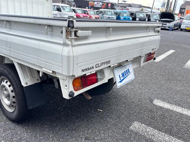 クリッパートラック DX 5速マニュアル パワステ 三方開 エアコン ETC AM/FMラジオ ヘッドライトレベライザー  運転席エアーバック 作業灯(30枚目)