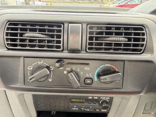 クリッパートラック DX 5速マニュアル パワステ 三方開 エアコン ETC AM/FMラジオ ヘッドライトレベライザー  運転席エアーバック 作業灯(49枚目)