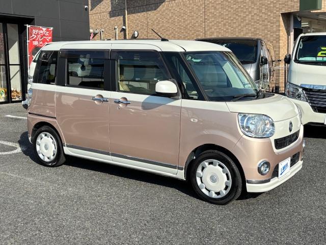 ムーヴキャンバス Ｘリミテッドメイクアップ　ＳＡＩＩ　アイドリングストップ　衝突被害軽減システム　両側パワースライドドア　スマートキー　ナビ　ＴＶ　アラウンドビューモニター　ＥＴＣ　オートエアコン　パワーウィンドウ　電動格納ミラー（4枚目）