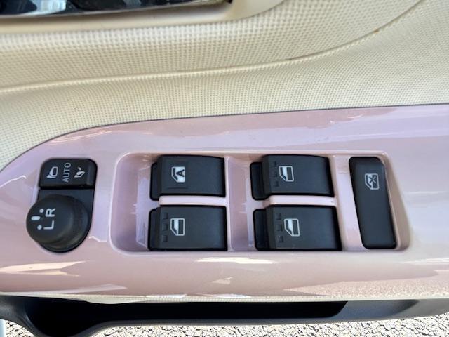 ムーヴキャンバス Ｘリミテッドメイクアップ　ＳＡＩＩ　アイドリングストップ　衝突被害軽減システム　両側パワースライドドア　スマートキー　ナビ　ＴＶ　アラウンドビューモニター　ＥＴＣ　オートエアコン　パワーウィンドウ　電動格納ミラー（52枚目）