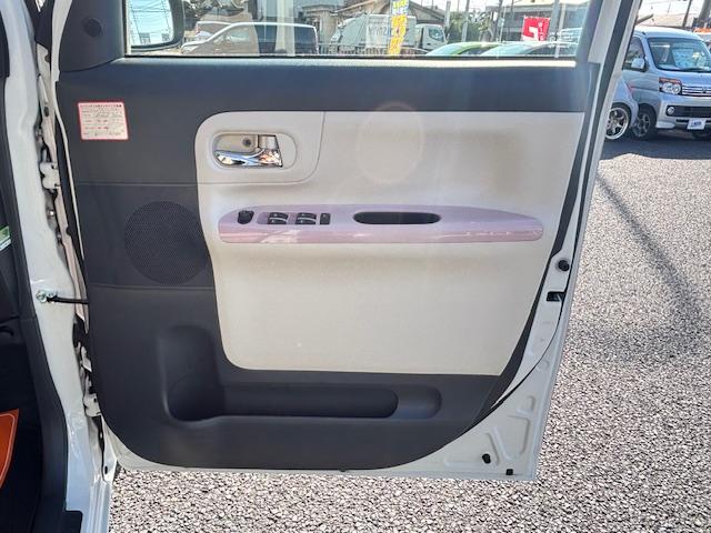 ムーヴキャンバス Ｘリミテッドメイクアップ　ＳＡＩＩ　アイドリングストップ　衝突被害軽減システム　両側パワースライドドア　スマートキー　ナビ　ＴＶ　アラウンドビューモニター　ＥＴＣ　オートエアコン　パワーウィンドウ　電動格納ミラー（63枚目）