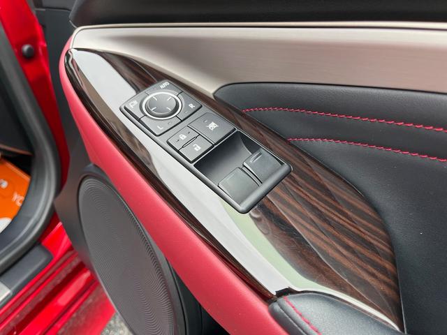 パワーウィンドウスイッチ／ドアミラー調整スイッチ