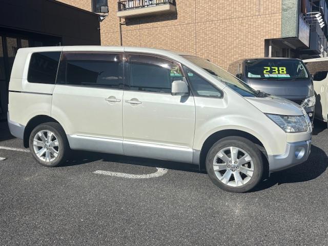 デリカD:5 G パワーパッケージ 左リアパワースライドドア HIDヘッドライト スマートキー クルーズコントロール パドルシフト 社外ナビ TV ETC フリップダウンモニター オートエアコン パワーウィンドウ(8枚目)