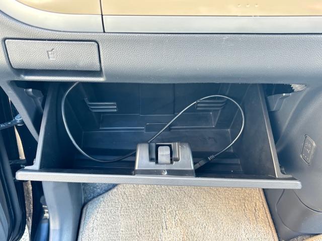 アルトラパン 10thアニバーサリーリミテッド 4WD スマートキー プッシュスタート ETC オートエアコン 運転席シートヒーター ヘッドライトレベライザー ベンチシート パワーウィンドウ 電動格納ミラー 車検2年付き 故障保証12ヶ月付き(57枚目)