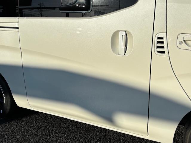 NV350キャラバンバン ロングライダープレミアムGX インテリアパッケージ 両側スライドドア 社外アルミ ホワイトレタータイヤ ローダウン HIDヘッドライト LEDフォグ 社外ナビ 地デジ バックカメラ ドラレコ ETC リアクーラー リアヒーター(13枚目)