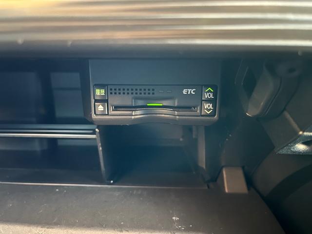 ＣＴ ＣＴ２００ｈ　Ｆスポーツ　純正ＨＤＤナビ　フルセグＴＶ　バックカメラ　ドラレコ前後　ＥＴＣ　純正１７ＡＷ　ＨＩＤライト　オートエアコン　シートヒーター　クルコン　パドルシフト　プッシュスタート　スマートキー　１２ヶ月保証付き（19枚目）