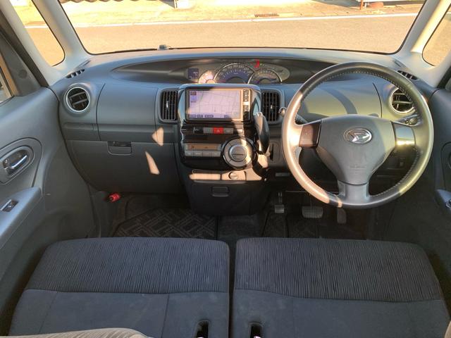 タント カスタムＸ　／ＨＩＤ／フロントフォグ／フルオートエアコン／ＣＤ　ＤＶＤ　Ｂｌｕｅｔｏｏｔｈ対応フルセグＴＶ付　ナビ／ＵＶカットガラス　プライバシーガラス／本革巻きステアリング／フロント　リア　ルーフスポイラ―（3枚目）