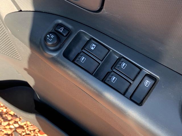 タント カスタムＸ　／ＨＩＤ／フロントフォグ／フルオートエアコン／ＣＤ　ＤＶＤ　Ｂｌｕｅｔｏｏｔｈ対応フルセグＴＶ付　ナビ／ＵＶカットガラス　プライバシーガラス／本革巻きステアリング／フロント　リア　ルーフスポイラ―（32枚目）