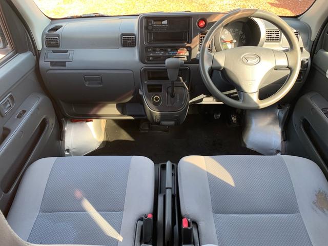 ハイゼットカーゴ 　／キーレスエントリー／サウンド（カセット＆ＭＤ）ＡＭ／ＦＭラジオ／ＵＶカットガラス　プライバシーガラス／マニュアル　エアコン／フルフラットシート／運転席　助手席エアバック（3枚目）