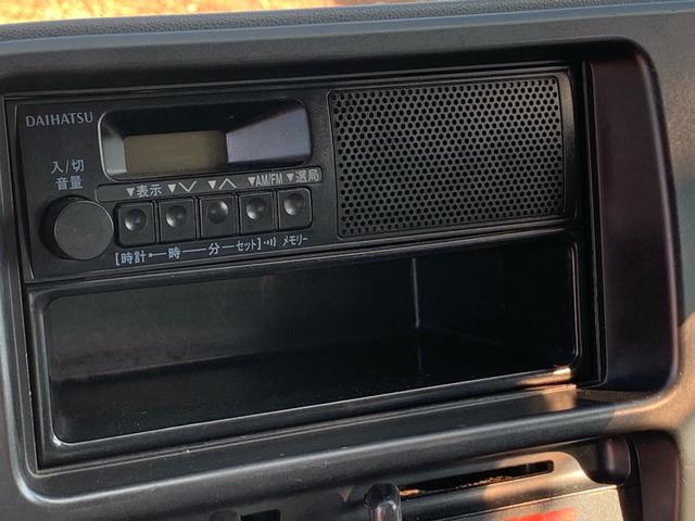ハイゼットカーゴ 　／キーレスエントリー／サウンド（カセット＆ＭＤ）ＡＭ／ＦＭラジオ／ＵＶカットガラス　プライバシーガラス／マニュアル　エアコン／フルフラットシート／運転席　助手席エアバック（4枚目）