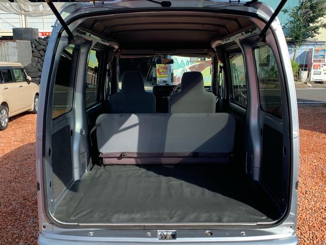 ハイゼットカーゴ 　／キーレスエントリー／サウンド（カセット＆ＭＤ）ＡＭ／ＦＭラジオ／ＵＶカットガラス　プライバシーガラス／マニュアル　エアコン／フルフラットシート／運転席　助手席エアバック（5枚目）