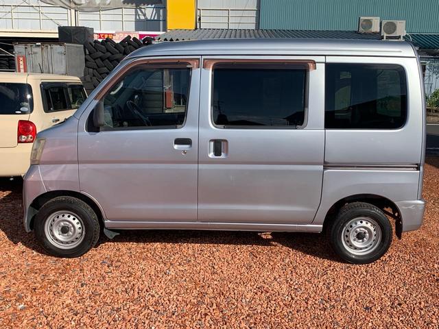 ハイゼットカーゴ 　／キーレスエントリー／サウンド（カセット＆ＭＤ）ＡＭ／ＦＭラジオ／ＵＶカットガラス　プライバシーガラス／マニュアル　エアコン／フルフラットシート／運転席　助手席エアバック（12枚目）