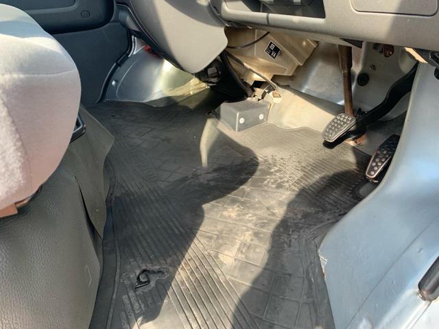 ハイゼットカーゴ 　／キーレスエントリー／サウンド（カセット＆ＭＤ）ＡＭ／ＦＭラジオ／ＵＶカットガラス　プライバシーガラス／マニュアル　エアコン／フルフラットシート／運転席　助手席エアバック（26枚目）