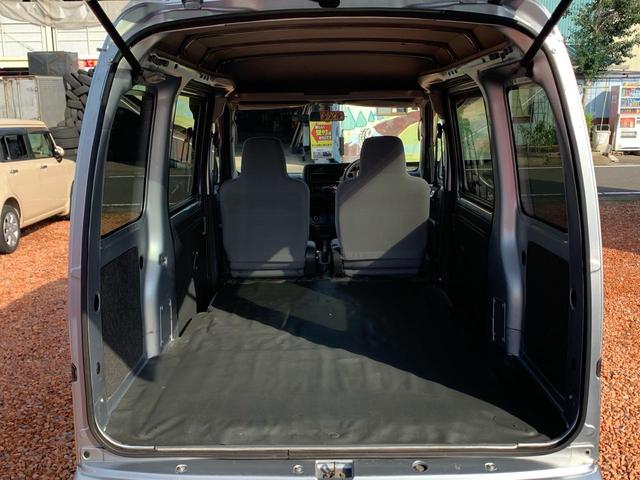 ハイゼットカーゴ 　／キーレスエントリー／サウンド（カセット＆ＭＤ）ＡＭ／ＦＭラジオ／ＵＶカットガラス　プライバシーガラス／マニュアル　エアコン／フルフラットシート／運転席　助手席エアバック（28枚目）