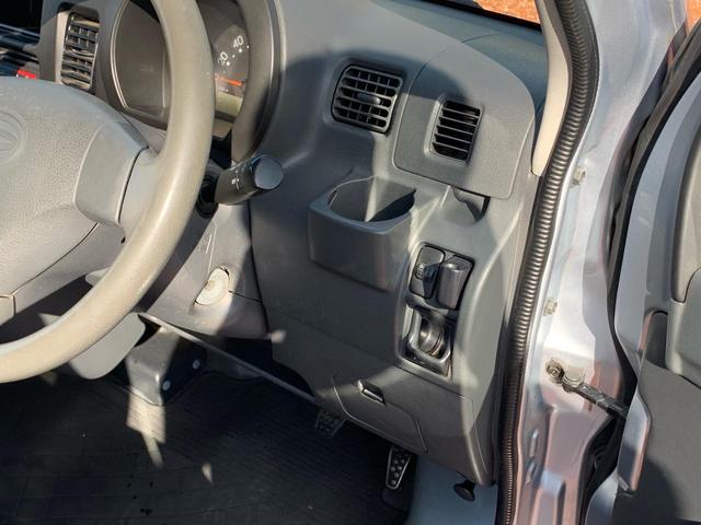 ハイゼットカーゴ 　／キーレスエントリー／サウンド（カセット＆ＭＤ）ＡＭ／ＦＭラジオ／ＵＶカットガラス　プライバシーガラス／マニュアル　エアコン／フルフラットシート／運転席　助手席エアバック（32枚目）