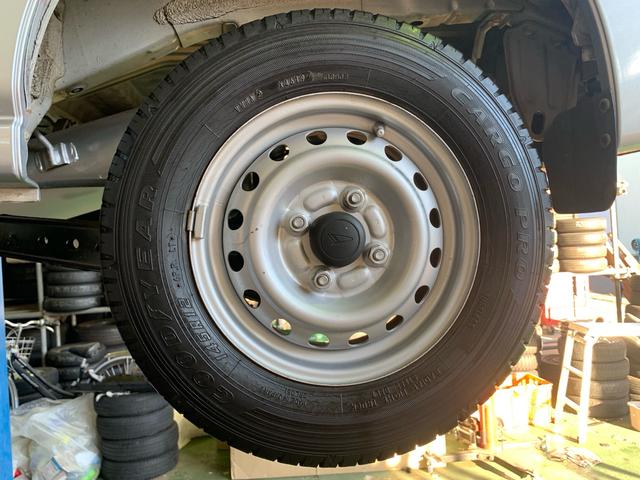 ハイゼットカーゴ 　／キーレスエントリー／サウンド（カセット＆ＭＤ）ＡＭ／ＦＭラジオ／ＵＶカットガラス　プライバシーガラス／マニュアル　エアコン／フルフラットシート／運転席　助手席エアバック（73枚目）