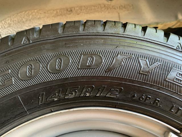 ハイゼットカーゴ 　／キーレスエントリー／サウンド（カセット＆ＭＤ）ＡＭ／ＦＭラジオ／ＵＶカットガラス　プライバシーガラス／マニュアル　エアコン／フルフラットシート／運転席　助手席エアバック（74枚目）