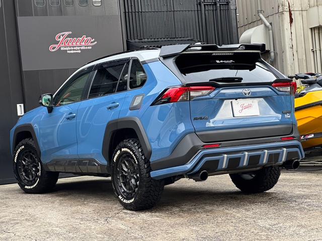 ＲＡＶ４ ハイブリッドアドベンチャー　ＲＯＪＡＭコンプリートＰＫＧ　ディスプレイオーディオ　パノラミックビューモニター　デジタルインナーミラー　パノラマムーンルーフ　アクセサリーコンセント　ステアリングヒーター　ＥＴＣ　パワーゲート（4枚目）