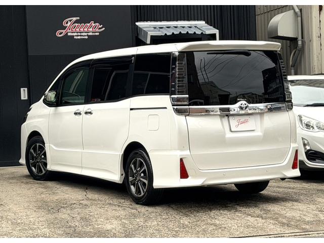 ヴォクシー ZS 煌III メーカー10インチナビ バックカメラ 地デジTV 純正後席12.1インチフリップダウンモニター 黒革ハーフレザーシート 両側パワスラ オートハイビーム リアAC クルーズC スマートキー(2枚目)