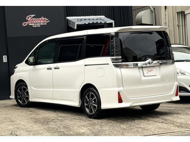 ヴォクシー ZS 煌III メーカー10インチナビ バックカメラ 地デジTV 純正後席12.1インチフリップダウンモニター 黒革ハーフレザーシート 両側パワスラ オートハイビーム リアAC クルーズC スマートキー(6枚目)