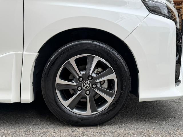 ヴォクシー ZS 煌III メーカー10インチナビ バックカメラ 地デジTV 純正後席12.1インチフリップダウンモニター 黒革ハーフレザーシート 両側パワスラ オートハイビーム リアAC クルーズC スマートキー(14枚目)