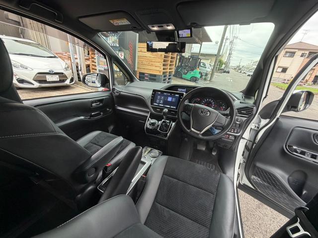 ヴォクシー ZS 煌III メーカー10インチナビ バックカメラ 地デジTV 純正後席12.1インチフリップダウンモニター 黒革ハーフレザーシート 両側パワスラ オートハイビーム リアAC クルーズC スマートキー(15枚目)