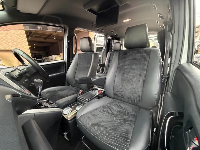 ヴォクシー ZS 煌III メーカー10インチナビ バックカメラ 地デジTV 純正後席12.1インチフリップダウンモニター 黒革ハーフレザーシート 両側パワスラ オートハイビーム リアAC クルーズC スマートキー(16枚目)