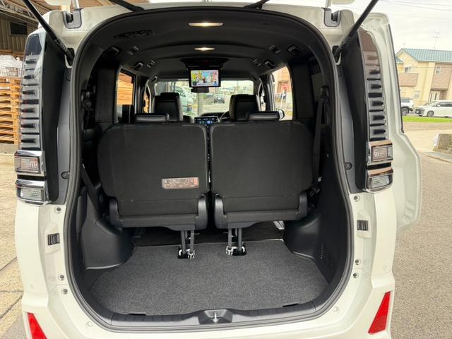 ヴォクシー ZS 煌III メーカー10インチナビ バックカメラ 地デジTV 純正後席12.1インチフリップダウンモニター 黒革ハーフレザーシート 両側パワスラ オートハイビーム リアAC クルーズC スマートキー(20枚目)