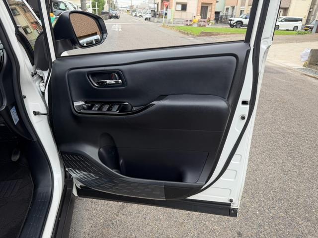 ヴォクシー ZS 煌III メーカー10インチナビ バックカメラ 地デジTV 純正後席12.1インチフリップダウンモニター 黒革ハーフレザーシート 両側パワスラ オートハイビーム リアAC クルーズC スマートキー(23枚目)