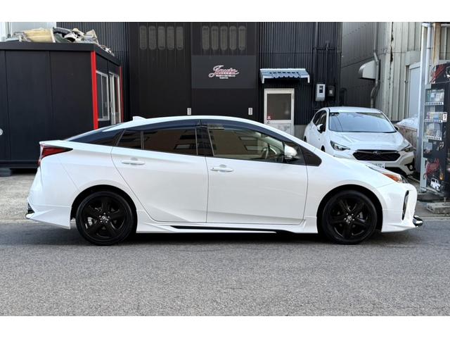 プリウス Sツーリングセレクション・ブラックエディション モデリスタアイコニックスタイルエアロ ディスプレイオーディオ 地デジTV バックカメラ ビルトインETC スマートキー TSSセーフティセンス 17インチAW 黒皮シート デジタルインナーミラー(9枚目)