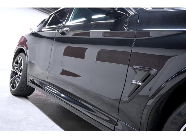 Ｘ４ Ｍ コンペティション　１オーナー　カーボンインテリア　純正２１インチＡＷ　ハーマンカードン　シートヒーター　ベンチレーター　３６０度カメラ　パワーテールゲート　ＣＤチェンジャー　禁煙車　車検令和８年５月まで（8枚目）