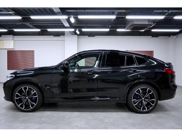 Ｘ４ Ｍ コンペティション　１オーナー　カーボンインテリア　純正２１インチＡＷ　ハーマンカードン　シートヒーター　ベンチレーター　３６０度カメラ　パワーテールゲート　ＣＤチェンジャー　禁煙車　車検令和８年５月まで（10枚目）