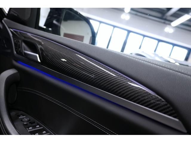 Ｘ４ Ｍ コンペティション　１オーナー　カーボンインテリア　純正２１インチＡＷ　ハーマンカードン　シートヒーター　ベンチレーター　３６０度カメラ　パワーテールゲート　ＣＤチェンジャー　禁煙車　車検令和８年５月まで（21枚目）