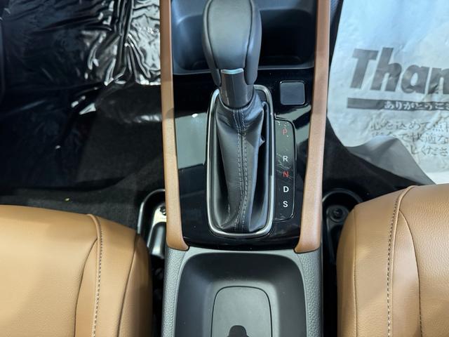ＷＲ－Ｖ Ｚ＋　クリソナ　追突軽減ブレーキ　サイドエアバッグ　盗難防止システム　運転席エアバッグ　クルコン　横滑り防止　ＬＫＡ　フルオートエアコン　パワーウィンドウ　オートライト　パワーステアリング　キーフリー（11枚目）